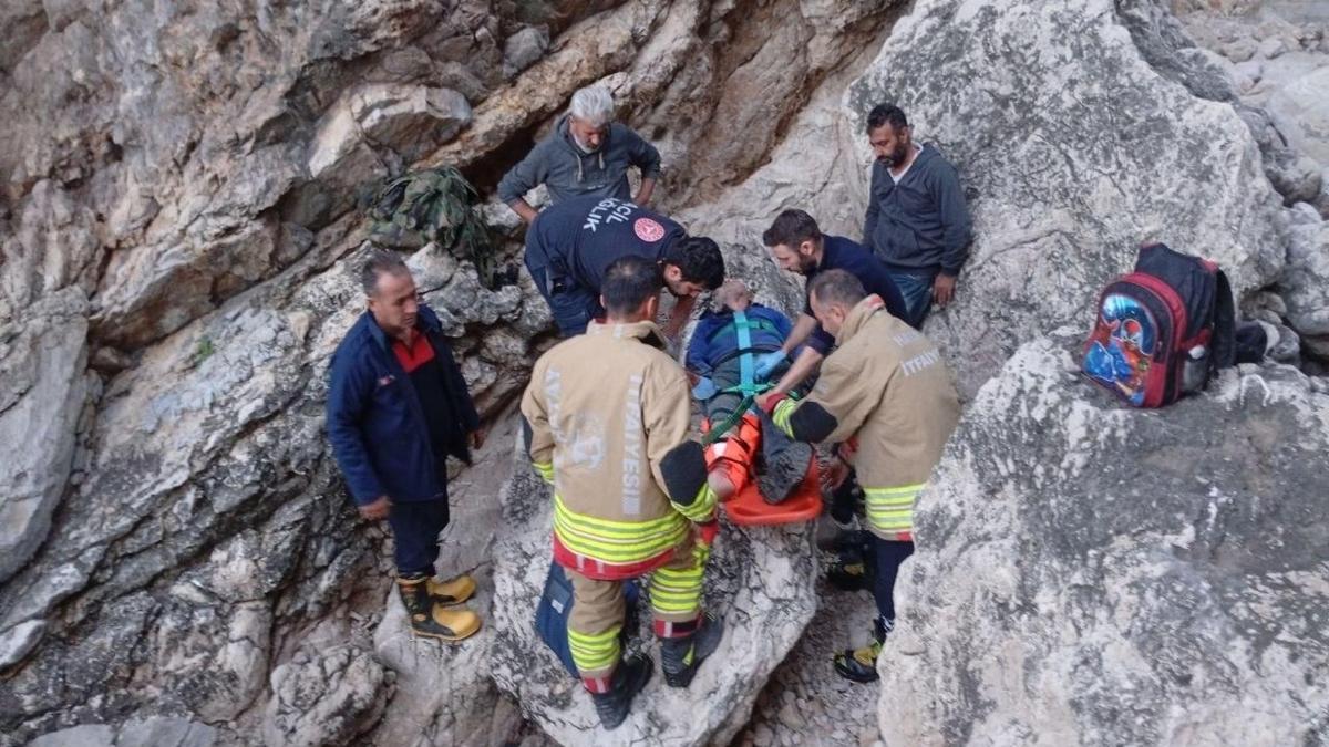 Yayladağı'nda Kayalıklardan Düşen Vatandaş Kurtarıldı