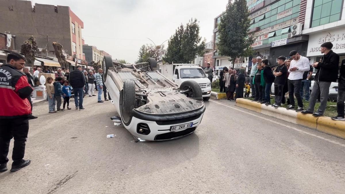 Diyarbakır’da otomobil takla attı: Sürücü yaralandı
