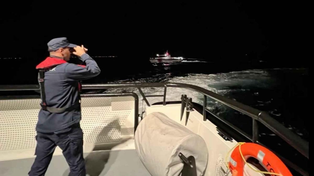 SON DAKİKA... Ayvalık'ta batan teknedeki 8 kişi kurtarıldı: 1 kişinin cansız bedenine ulaşıldı