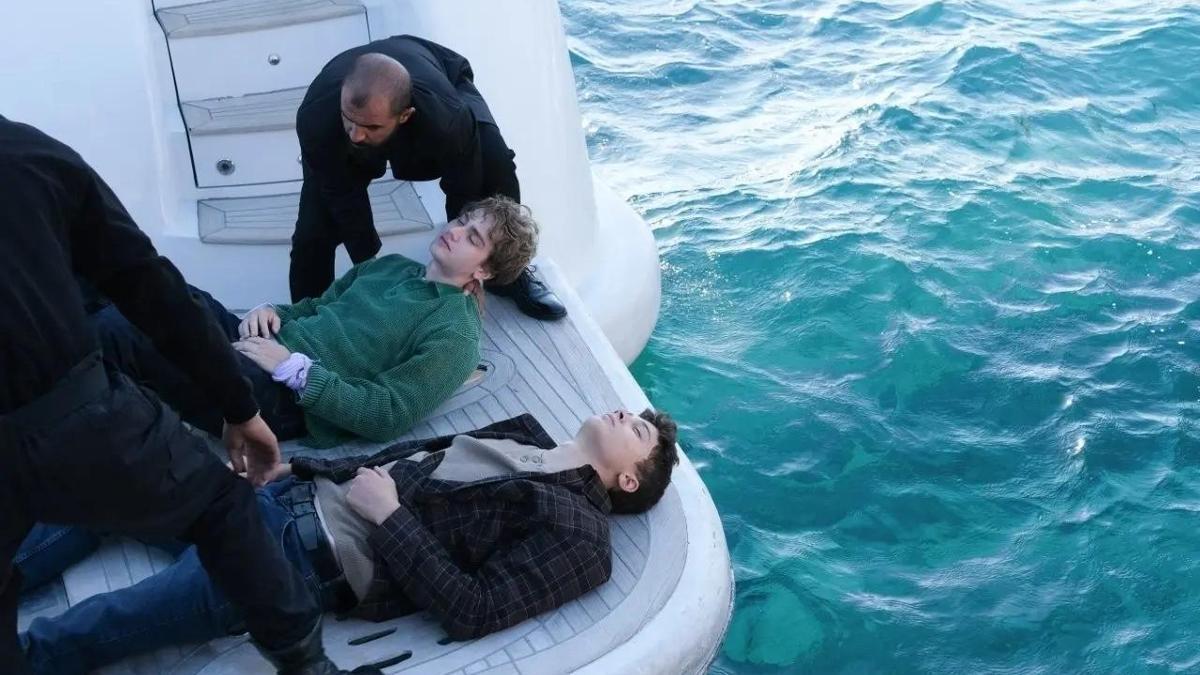 Daha 17 Dizisinin 22. Bölümünde Şok: Teoman Ve Aras'ın Hayatı Tehlikede! Daha 17 dizisinin 22. bölümü ve 23. bölüm fragmanı izleme linki... haber görseli