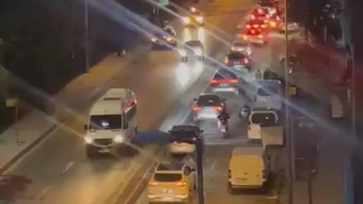 SON DAKİKA HABERİ: Bayrampaşa'da yol çöktü: Mahsur kalanlar var