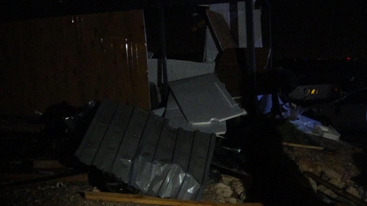 Antalya'da hortum konteynerleri parçaladı, kule vinci devirdi; 4 ölü, 1 yaralı haber görseli