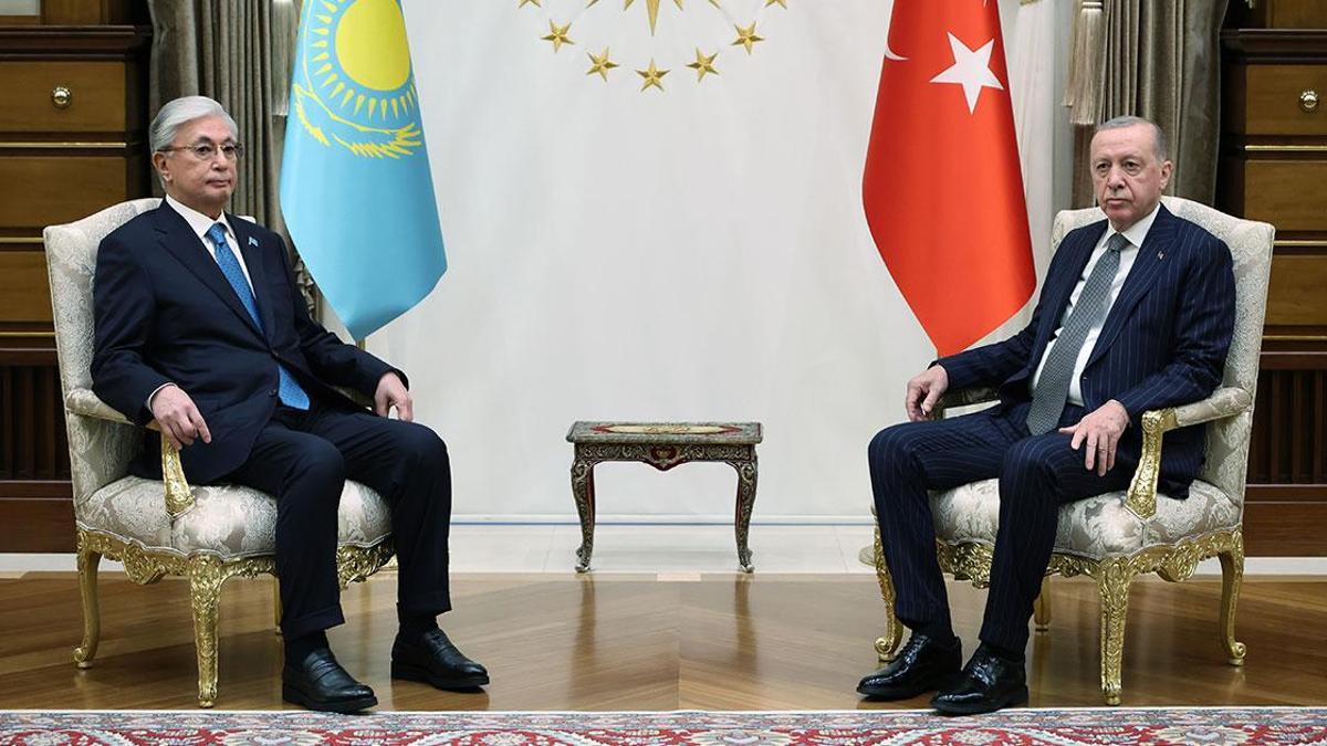 Ankara'da Türk dünyası diplomasisi! Erdoğan, Tokayev'i 21 pare top atışıyla karşıladı