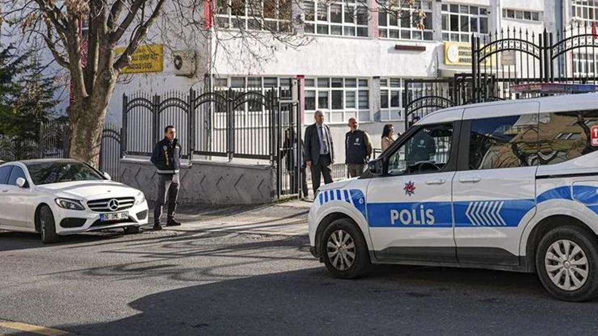 Öğrencinin mesajı ilçeyi ayağa kaldırdı! 'Pazartesi okula gelmeyin, kötü şeyler olacak'