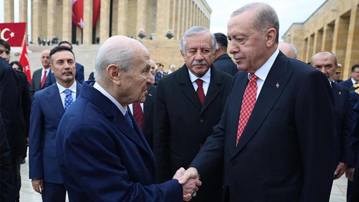 Cumhurbaşkanı Erdoğan'dan 'KAAN' desenli kravat