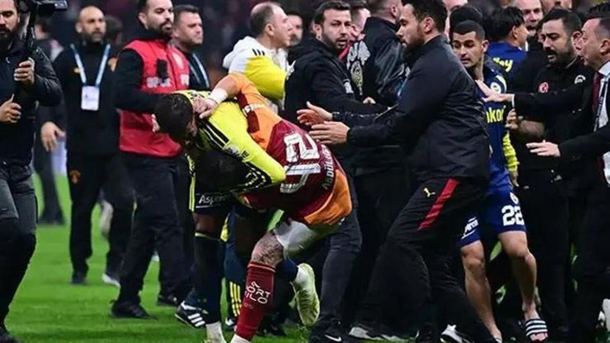Derbinin faturası: Abdülkerim Bardakcı ve Archie Brown'ın cezaları açıklandı
