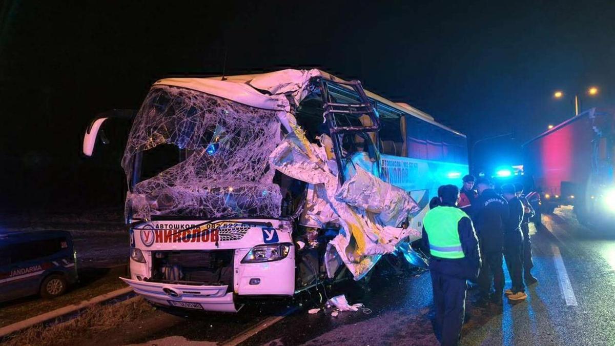 Edirne'de tur otobüsüyle tır çarpıştı: 10 yaralı