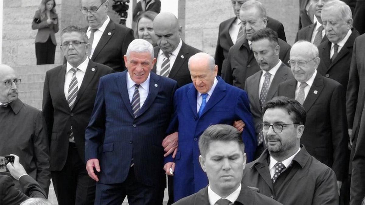 İYİ Parti'de "kola girme" polemiği! Usta itiraz etti, Dervişoğlu bu yanıtı verdi
