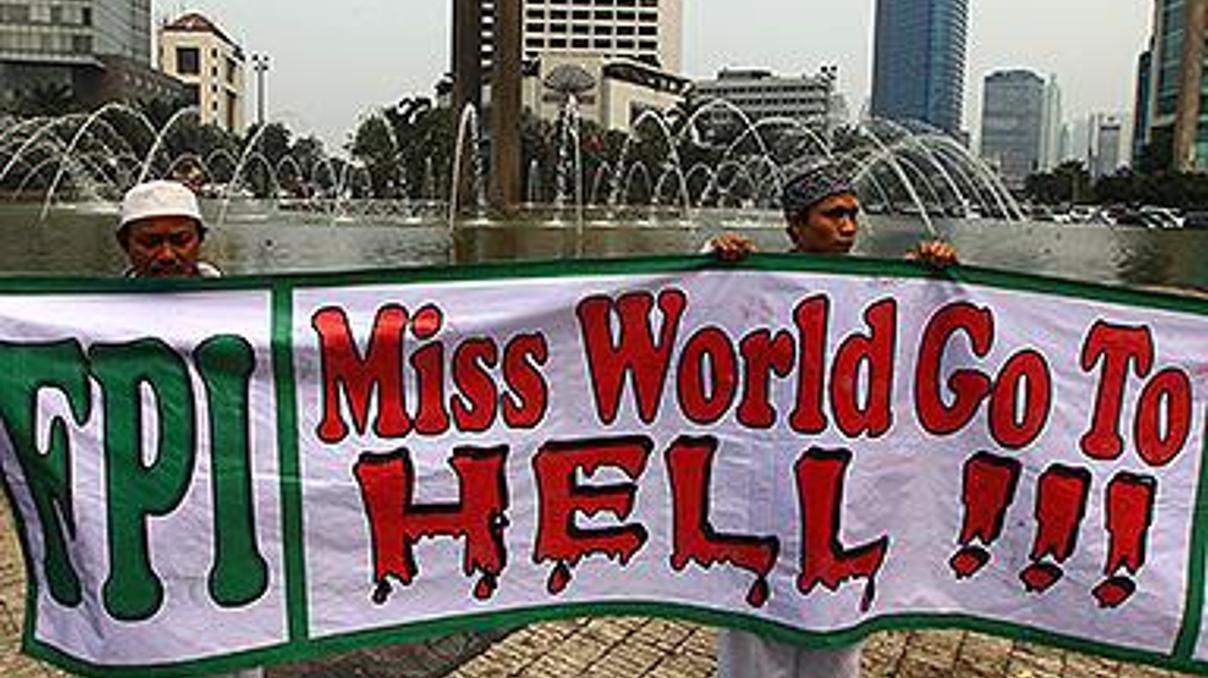 Endonezyada Miss Worlda tepki yağıyor
