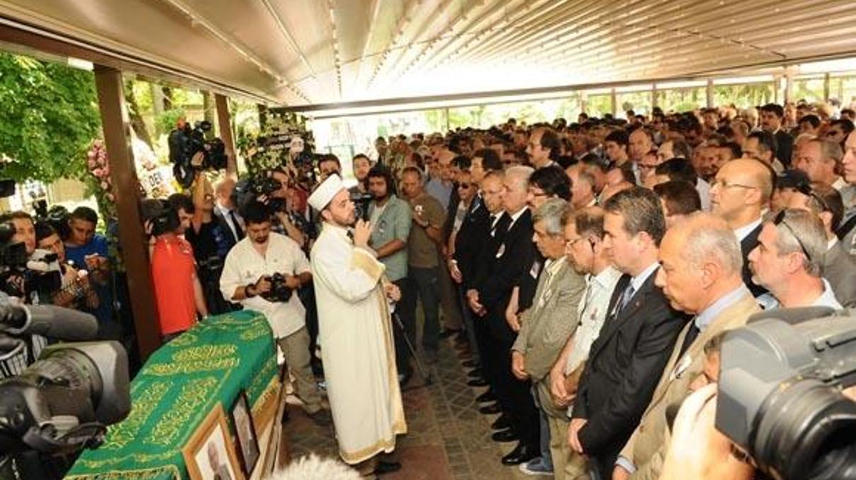 Gökyüzü muhabiri toprağa verildi