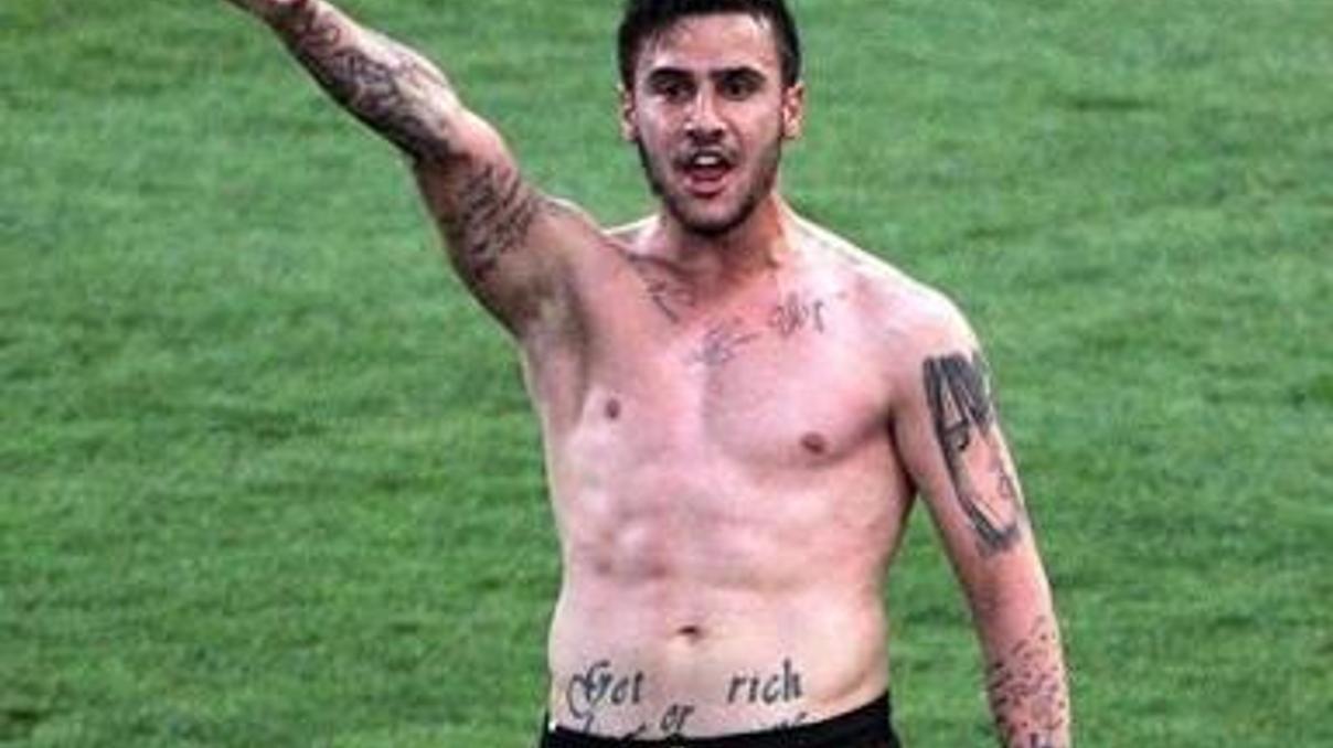 Yunan futbolcudan nazi selamı