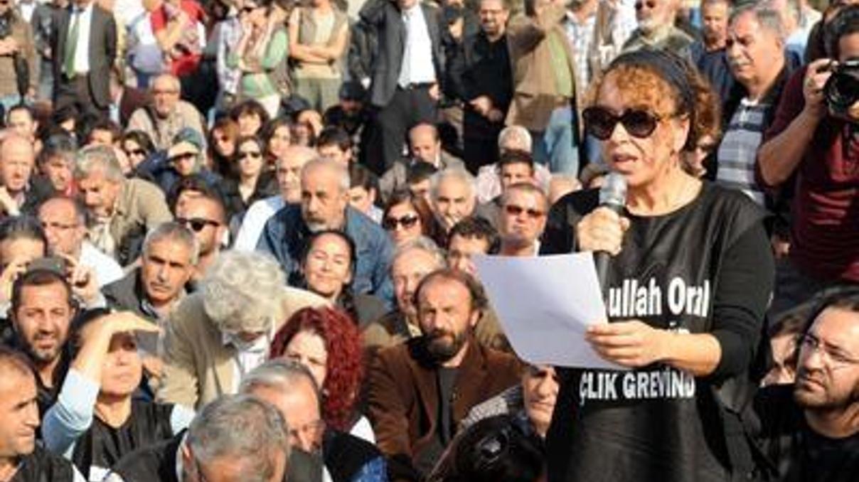 Sanatçılar açlık grevleri için bir araya geldi Sanatçılar açlık grevleri için bir araya geldi