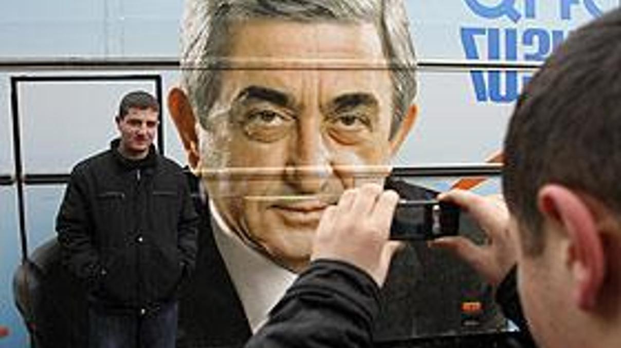 Cumhurbaşkanı Gül Sarkisyanı kutladı Cumhurbaşkanı Gül Sarkisyanı kutladı