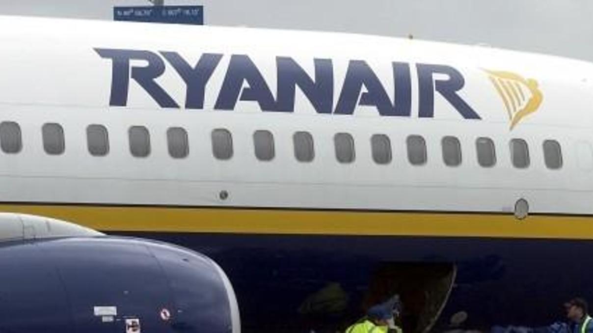 Yolcular rötar rekoru kıran Ryanair uçağını yağmaladı Yolcular rötar rekoru kıran Ryanair uçağını yağmaladı