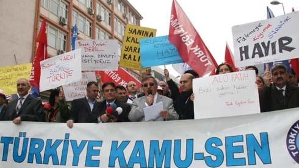 Öğretmenler valiliğe yürüdü Öğretmenler valiliğe yürüdü