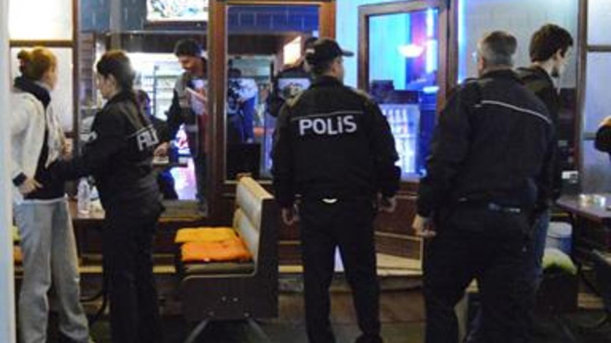 Öğrenci kafelerine baskın