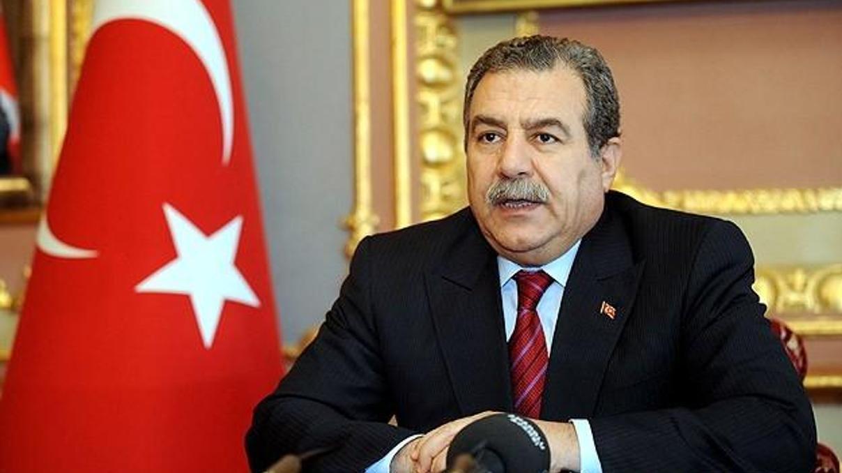 Türk bayrağının indirilmesi tasvip edilemez Türk bayrağının indirilmesi tasvip edilemez