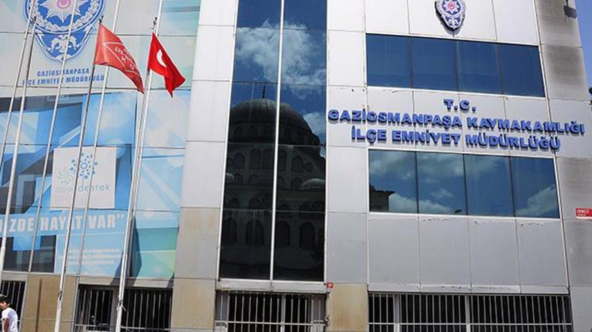 Türk bayrağını indiren şizofren çıktı Türk bayrağını indiren şizofren çıktı