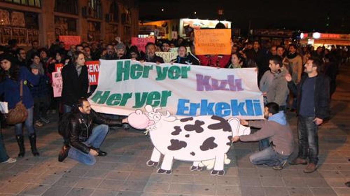 Kadıköyde Kızlı erkekli yürüyüş Kadıköyde Kızlı erkekli yürüyüş