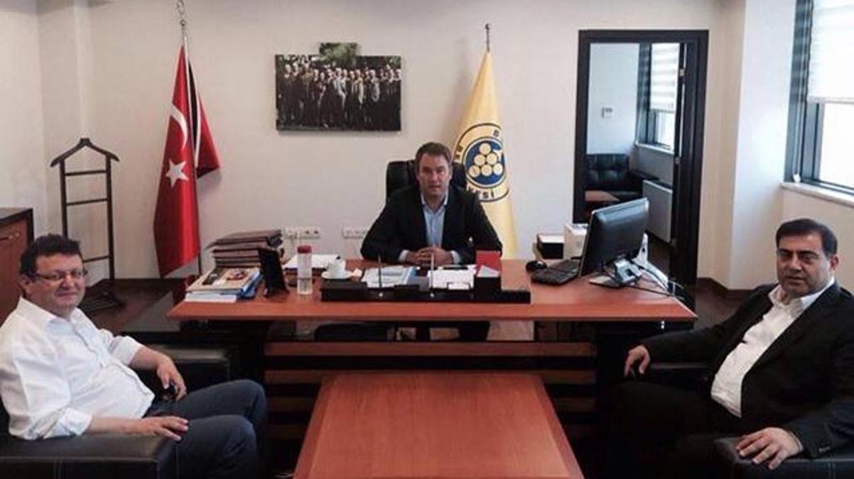 İzmirde AKP ve CHP hizmet için anlaştı İzmirde AKP ve CHP hizmet için anlaştı