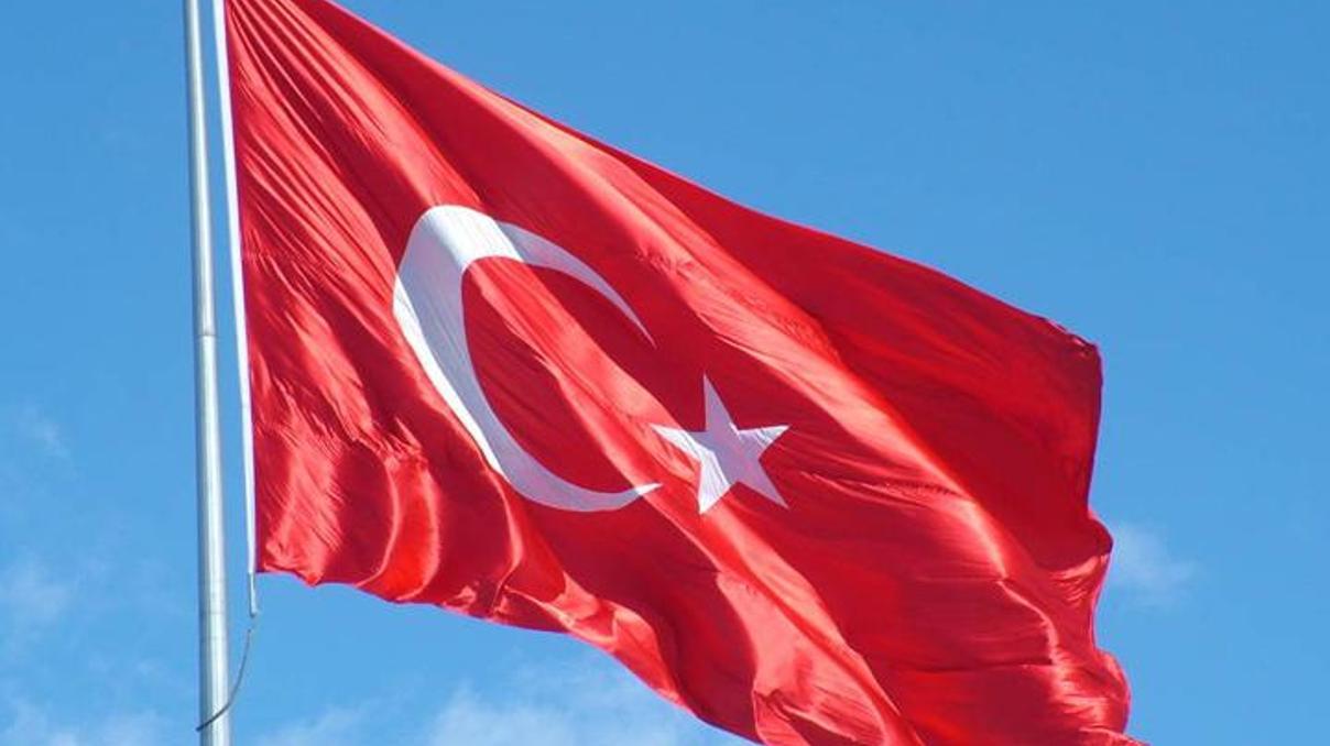 Bayrak indirme davasında hapis cezası