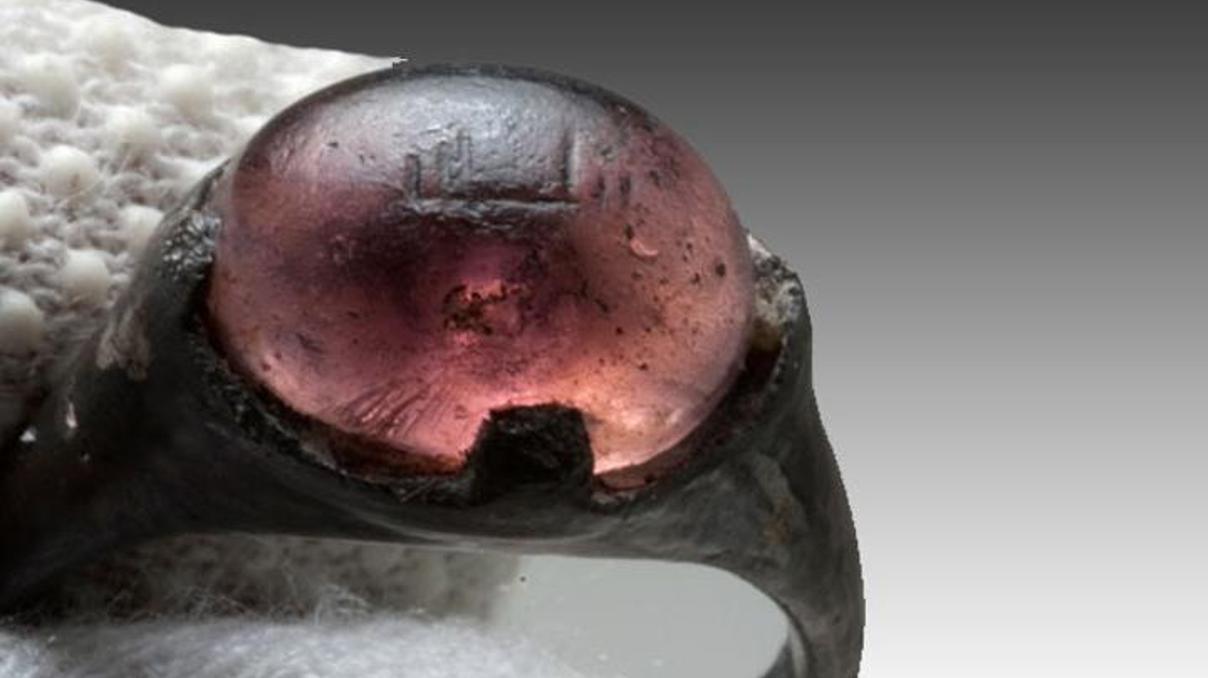 1200 yıllık Viking yüzüğünde Allah yazısı 1200 yıllık Viking yüzüğünde Allah yazısı
