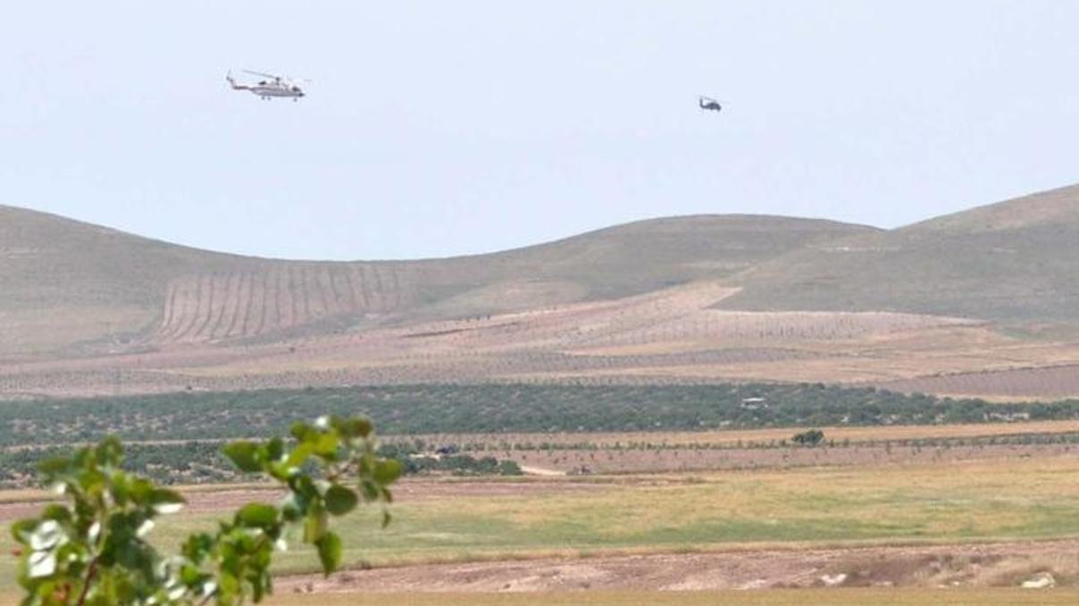 Davutoğlu, Süleyman Şah Türbesini ziyaret etti Davutoğlu, Süleyman Şah Türbesini ziyaret etti