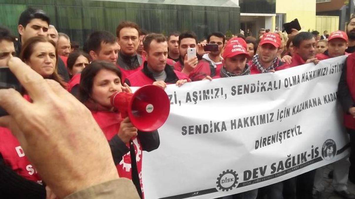 İşçiler mahkemenin kararını halaylarla kutladı