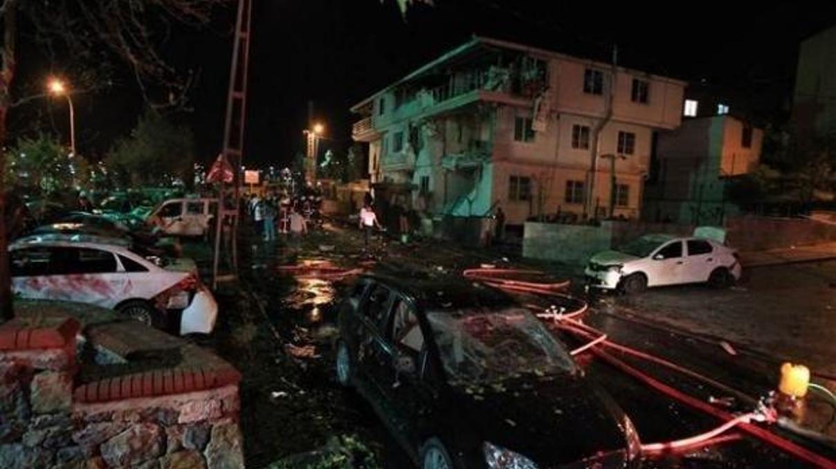 İstanbul Sultanbeylide karakola bombalı saldırı