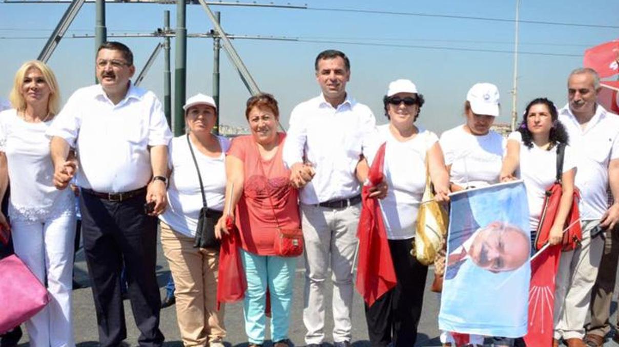 CHPli vekiller Barış Zincirinde