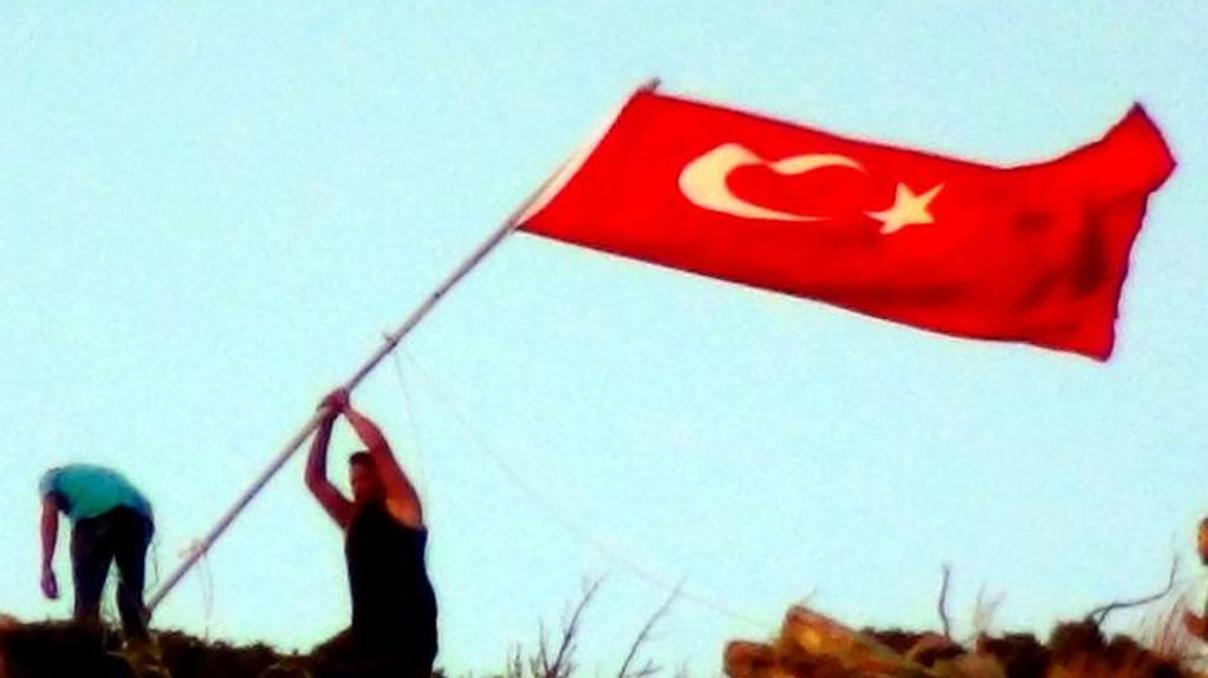 Bodrumda bayrak indirildiği ihbarıyla tansiyon yükseldi