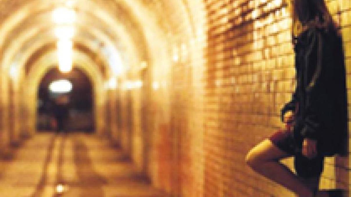 Fuhuş yapan kadın, 12 yaşındaki kızını da erkeklere pazarlamış