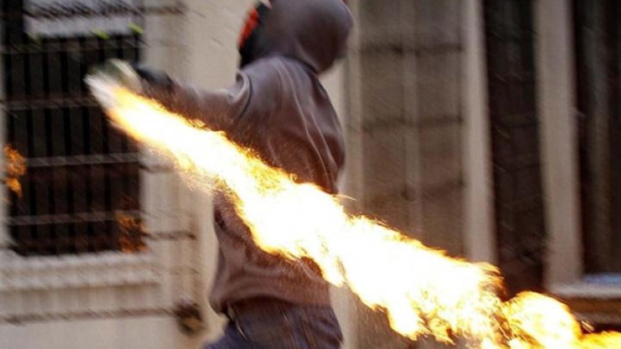 İstanbulda kağıt deposuna molotoflu saldırı