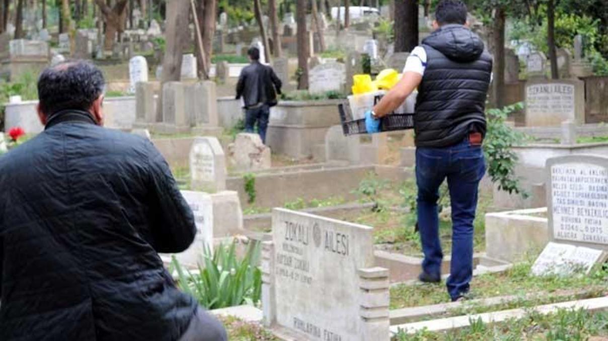 Feriköy Mezarlığında molotof kokteyl ele geçirildi Feriköy Mezarlığında molotof kokteyl ele geçirildi