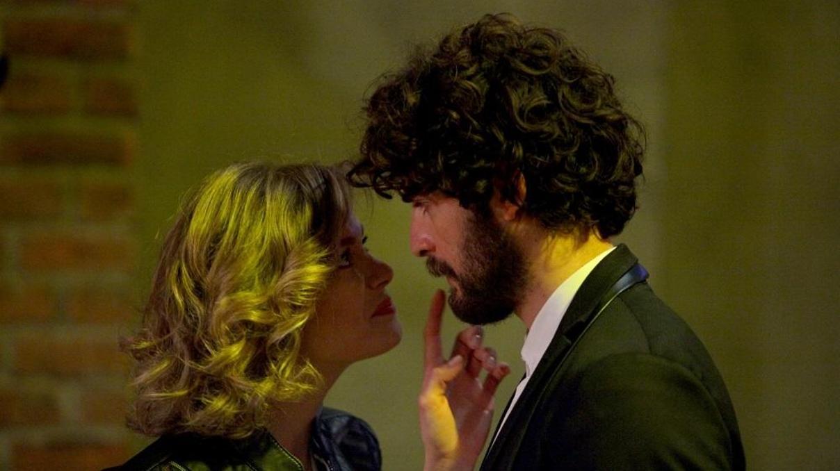 Hayat Şarkısı 15. son bölümde Hülyadan şok eden hamle - izle Hayat Şarkısı 15. son bölümde Hülyadan şok eden hamle - izle