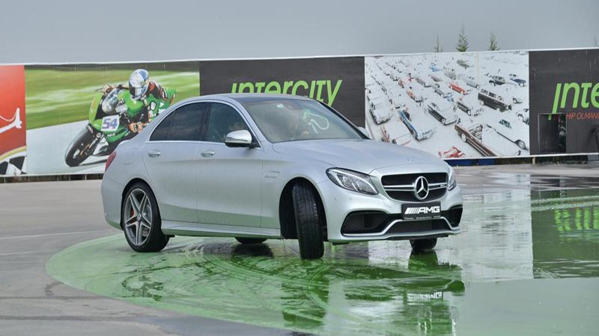 Performanslı Mercedesler AMG Loungedan geliyor