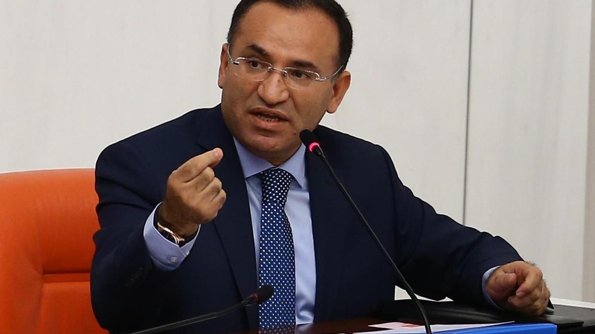Bozdağdan Yunanistanın 8 darbeci asker kararıyla ilgili açıklama: Siyasi bir karar