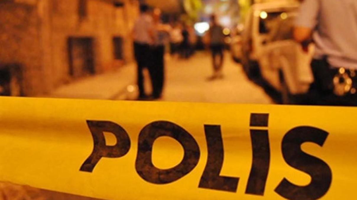 Polisin durdurduğu araçtan silah çıktı Polisin durdurduğu araçtan silah çıktı