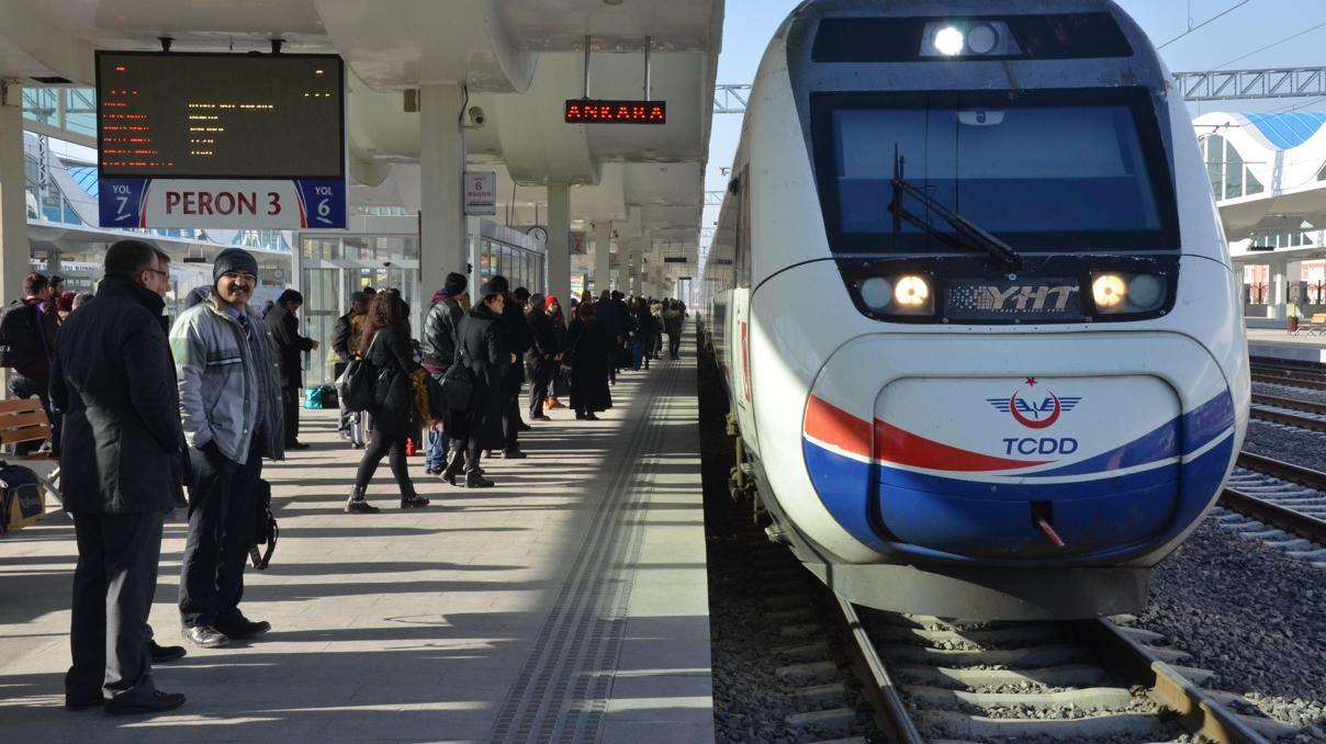 TCDD uyardı: Demiryoluna 27 bin 500 volt elektrik verildi TCDD uyardı: Demiryoluna 27 bin 500 volt elektrik verildi
