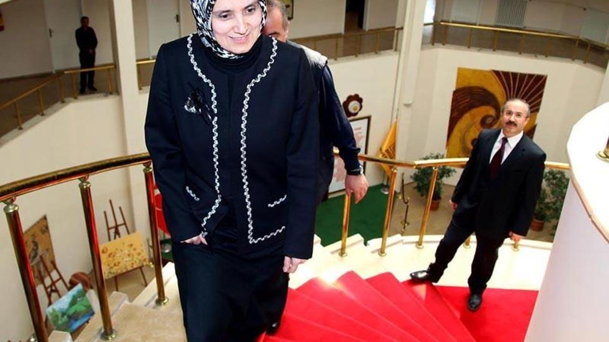 Eski rektör Gülenin bir çanta dolusu takı gönderdiği iddiasını yanıtladı Eski rektör Gülenin bir çanta dolusu takı gönderdiği iddiasını yanıtladı
