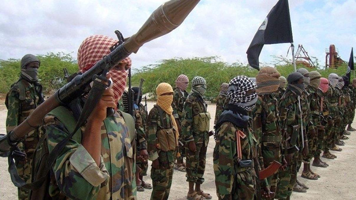 Somalide Eş-Şebabtan askeri konvoya saldırı Somalide Eş-Şebabtan askeri konvoya saldırı
