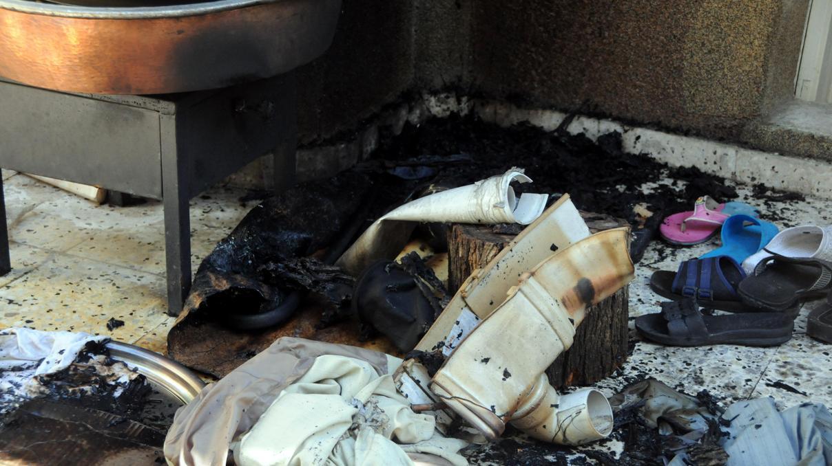 Gaz kaçıran tüp borusu alev aldı: 2 yaralı Gaz kaçıran tüp borusu alev aldı: 2 yaralı