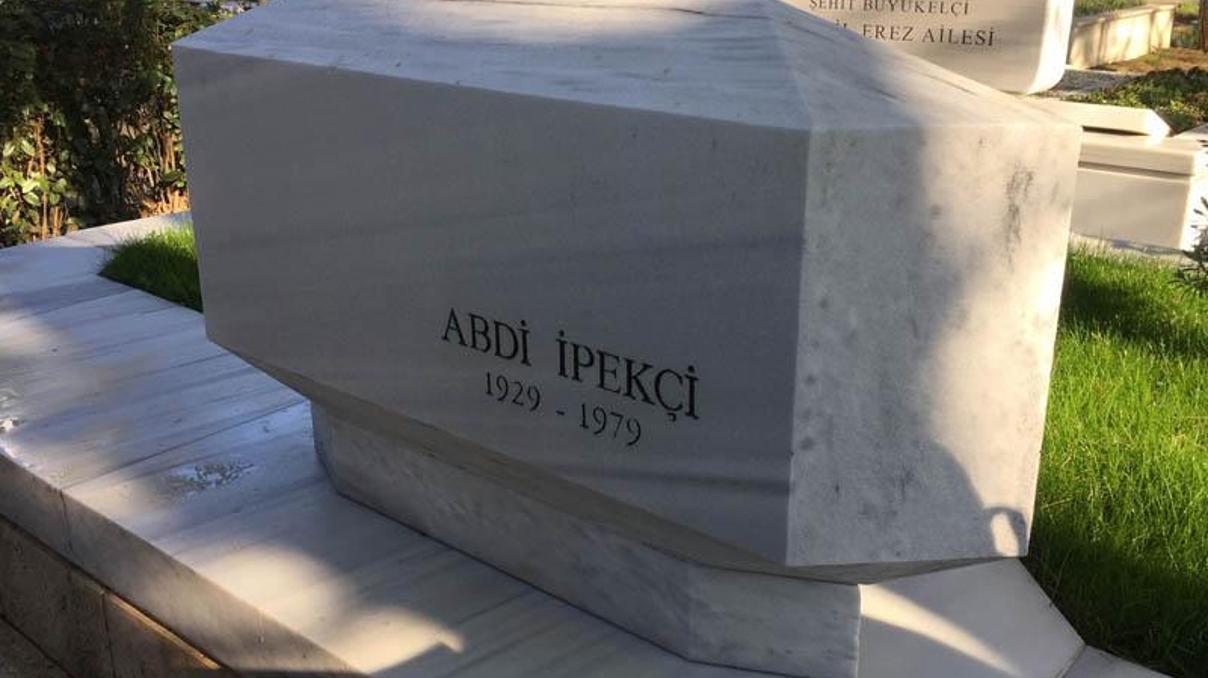 Abdi İpekçi mezarı başında anıldı Abdi İpekçi mezarı başında anıldı