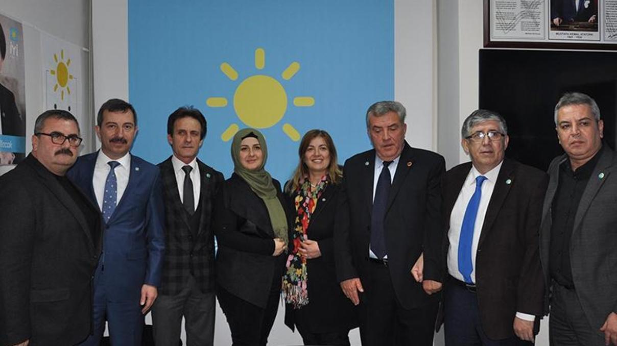 MHPden istifa: 5 Belediye Meclis Üyesi İYİ Partiye katıldı MHPden istifa: 5 Belediye Meclis Üyesi İYİ Partiye katıldı