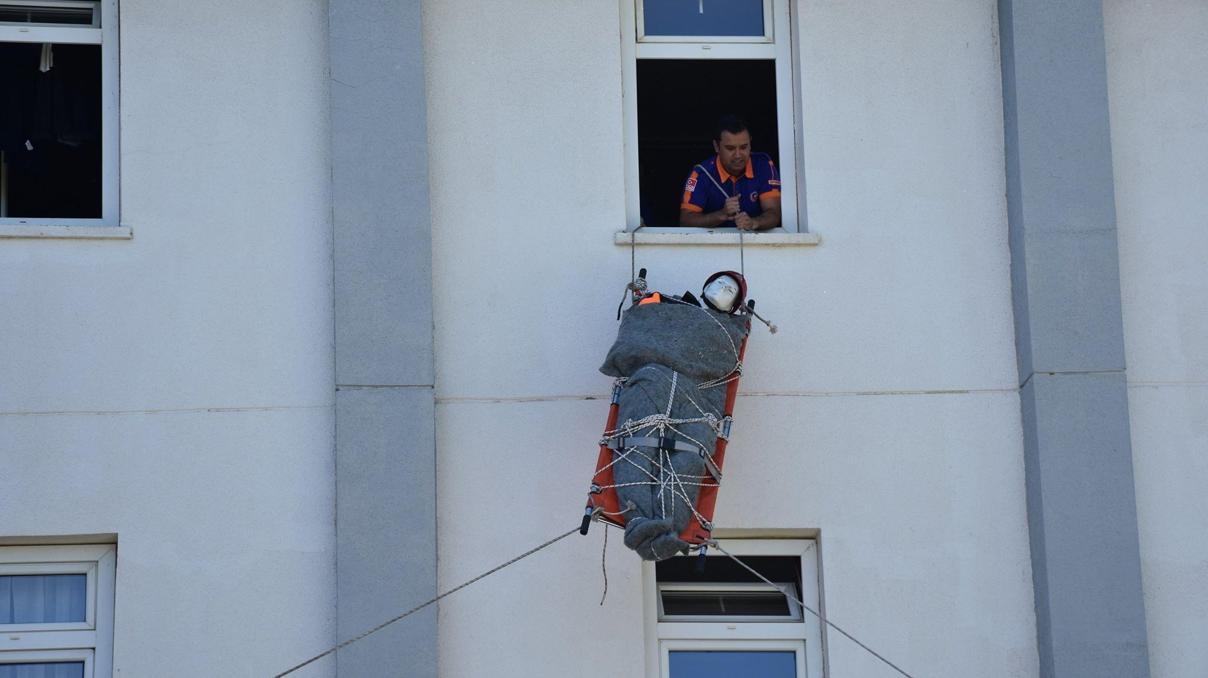 Kız yurdunda gerçeği aratmayan tatbikat Kız yurdunda gerçeği aratmayan tatbikat