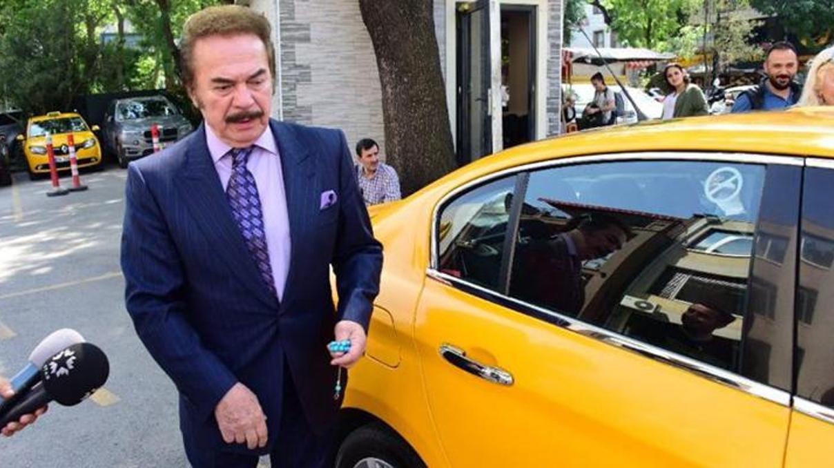 Orhan Gencebay: “Birinci olmuş reklamın neresi kötüdür” Orhan Gencebay: “Birinci olmuş reklamın neresi kötüdür”