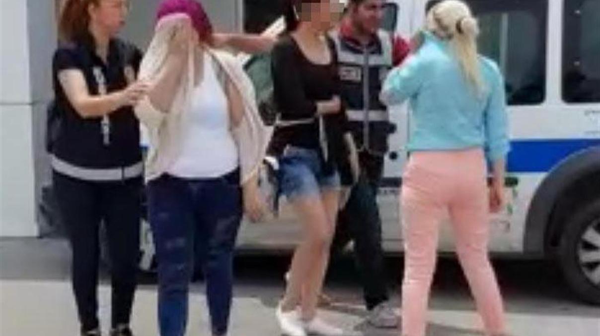 Kuşadasında otele fuhuş baskını