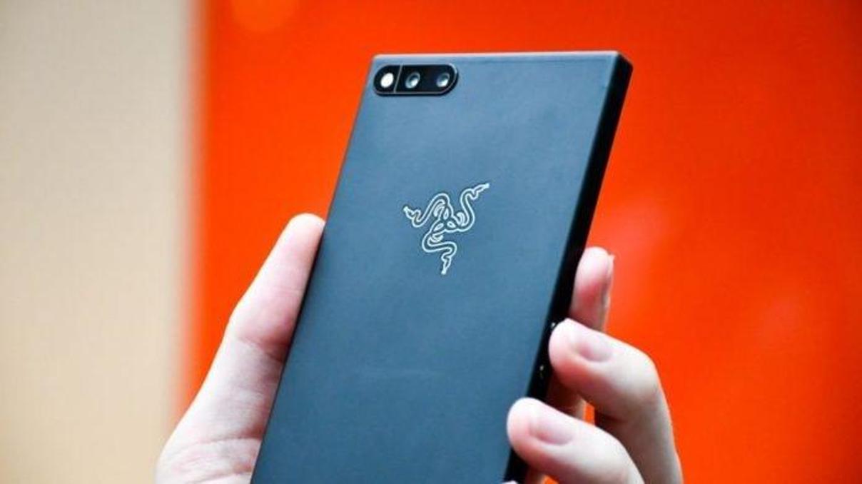 Razer Phone 2 tasarımıyla hayal kırıklığı yaratabilir Razer Phone 2 tasarımıyla hayal kırıklığı yaratabilir
