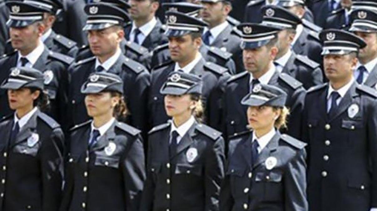 Türkiyedeki bütün polisleri 80 farklı kodla tek tek fişlemişler Türkiyedeki bütün polisleri 80 farklı kodla tek tek fişlemişler