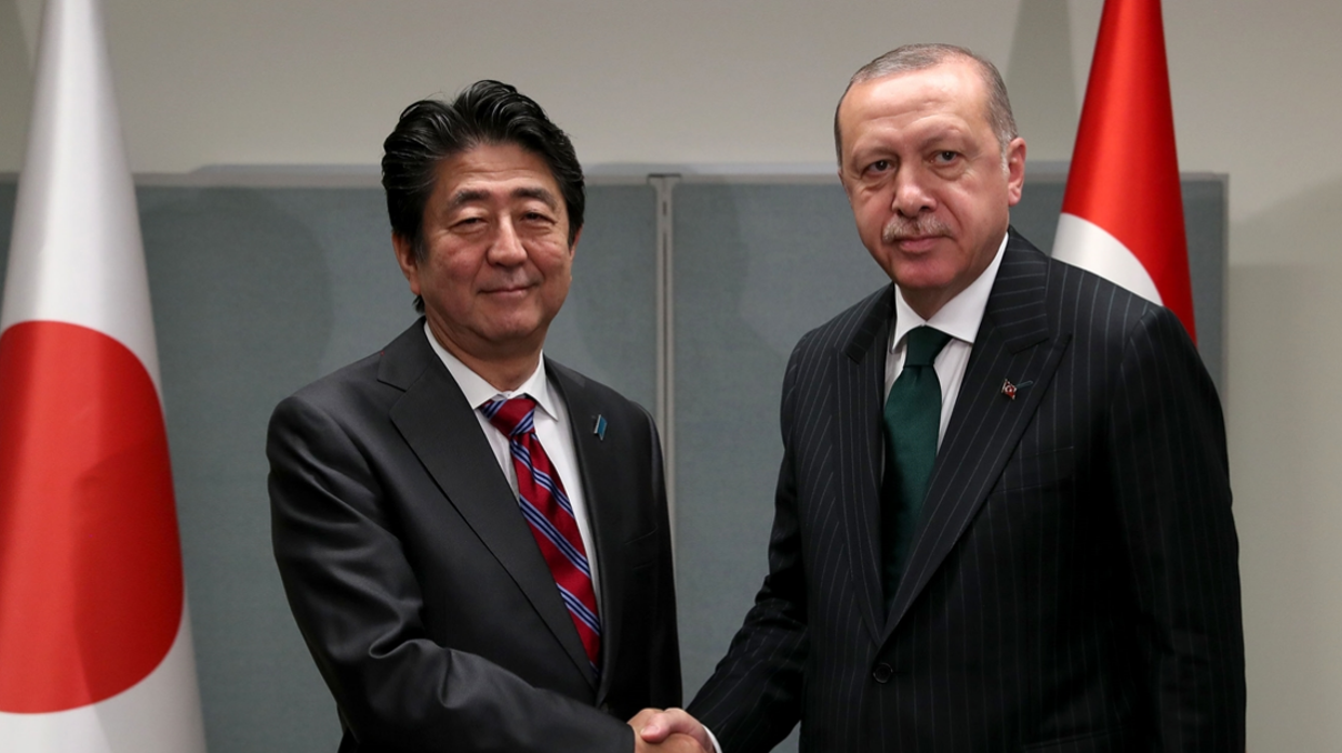 Cumhurbaşkanı Erdoğan ile Japonya Başbakanı Abe bir araya geldi Cumhurbaşkanı Erdoğan ile Japonya Başbakanı Abe bir araya geldi